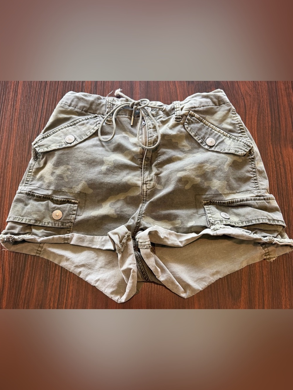 American Eagle Super Stretch Camo High-Waisted Cargo Shorts Drawstring Size 2